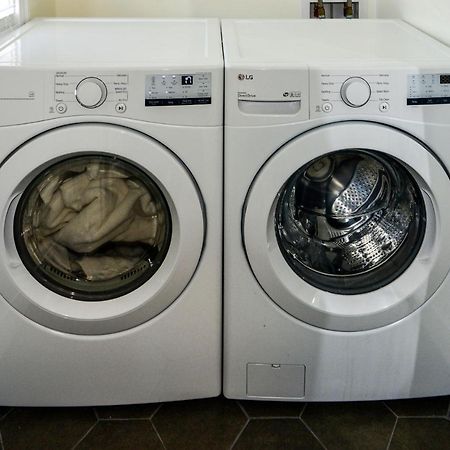 Modern Two Bedroom Condo - Boston Stoneham エクステリア 写真