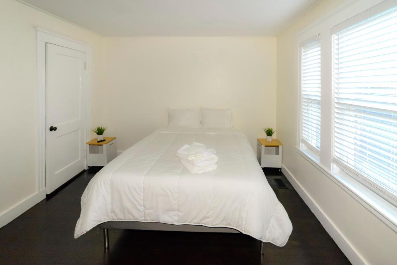 Modern Two Bedroom Condo - Boston Stoneham エクステリア 写真