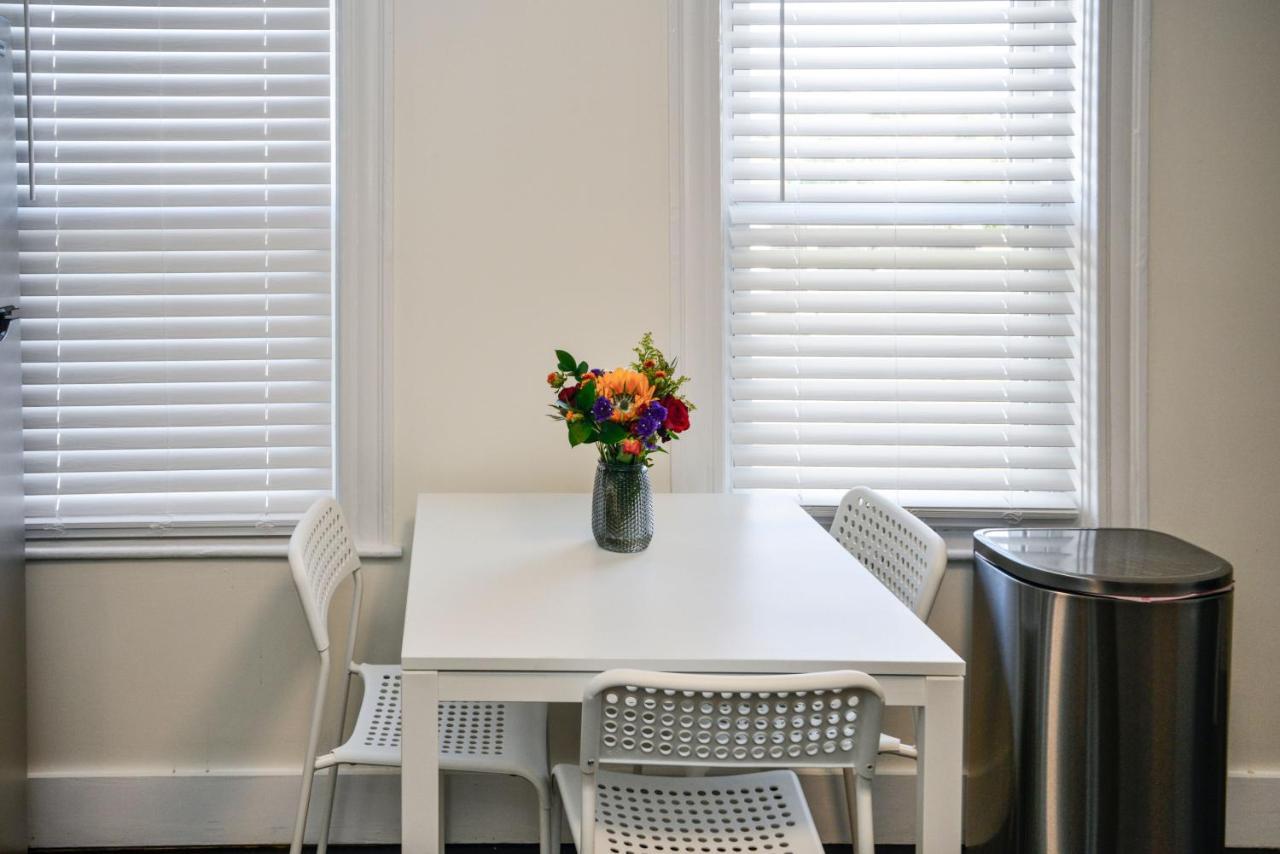 Modern Two Bedroom Condo - Boston Stoneham エクステリア 写真