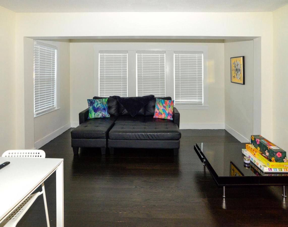 Modern Two Bedroom Condo - Boston Stoneham エクステリア 写真