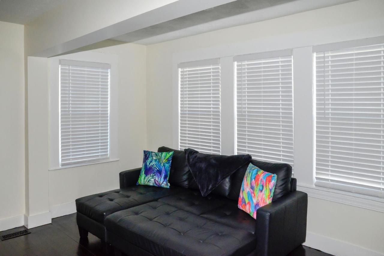 Modern Two Bedroom Condo - Boston Stoneham エクステリア 写真