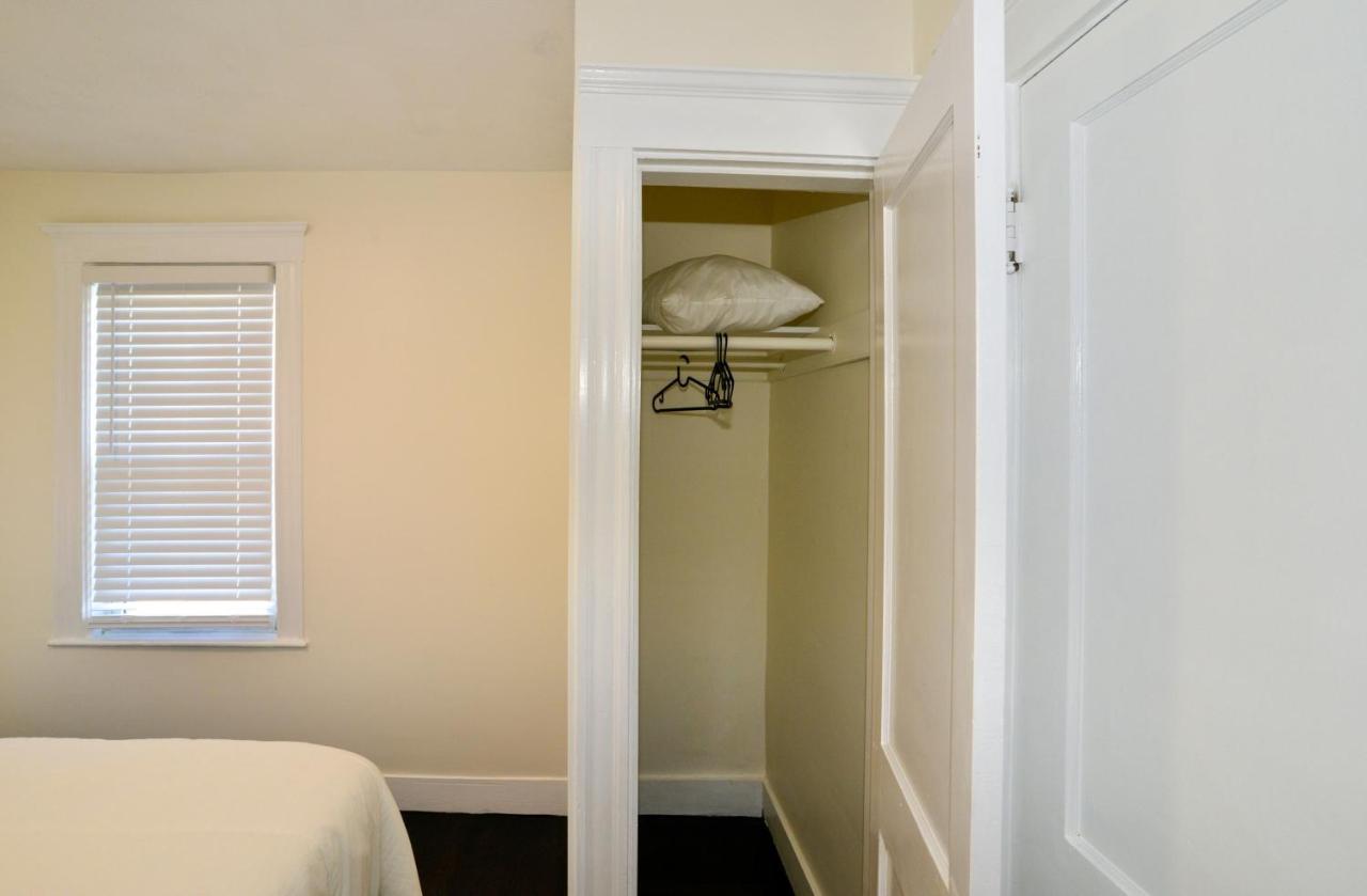 Modern Two Bedroom Condo - Boston Stoneham エクステリア 写真