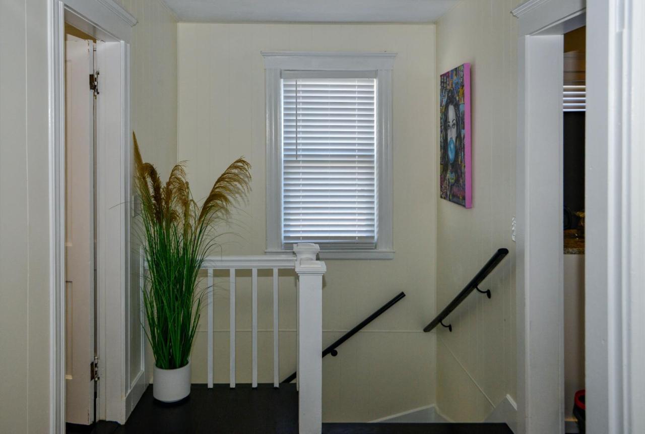 Modern Two Bedroom Condo - Boston Stoneham エクステリア 写真
