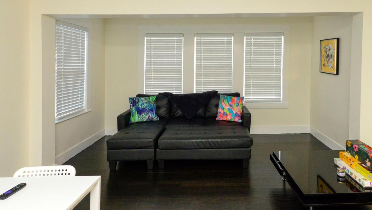 Modern Two Bedroom Condo - Boston Stoneham エクステリア 写真
