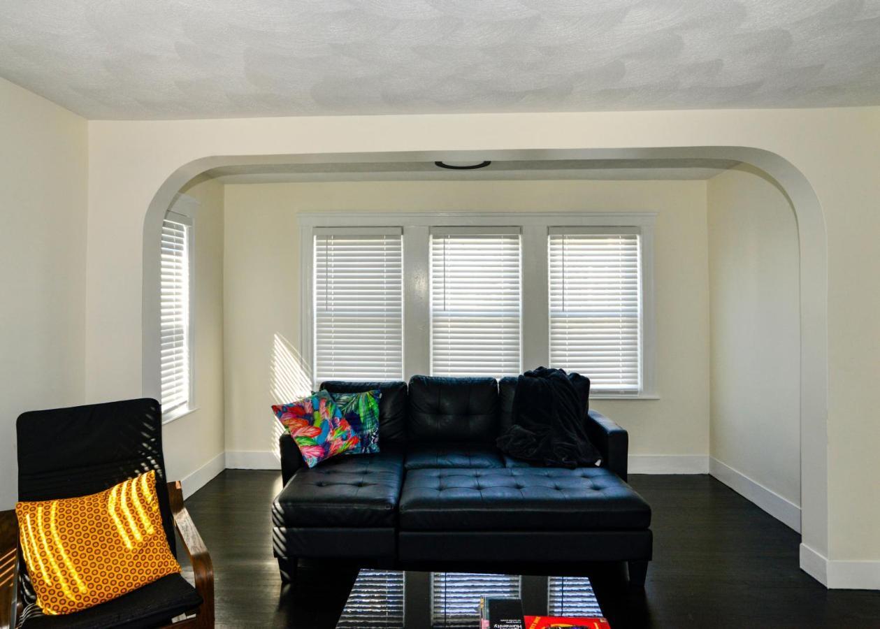Modern Two Bedroom Condo - Boston Stoneham エクステリア 写真