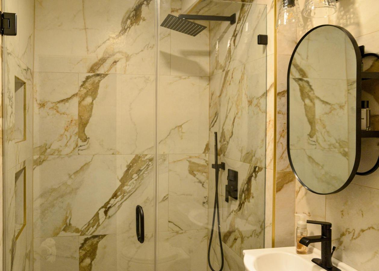 Modern Two Bedroom Condo - Boston Stoneham エクステリア 写真