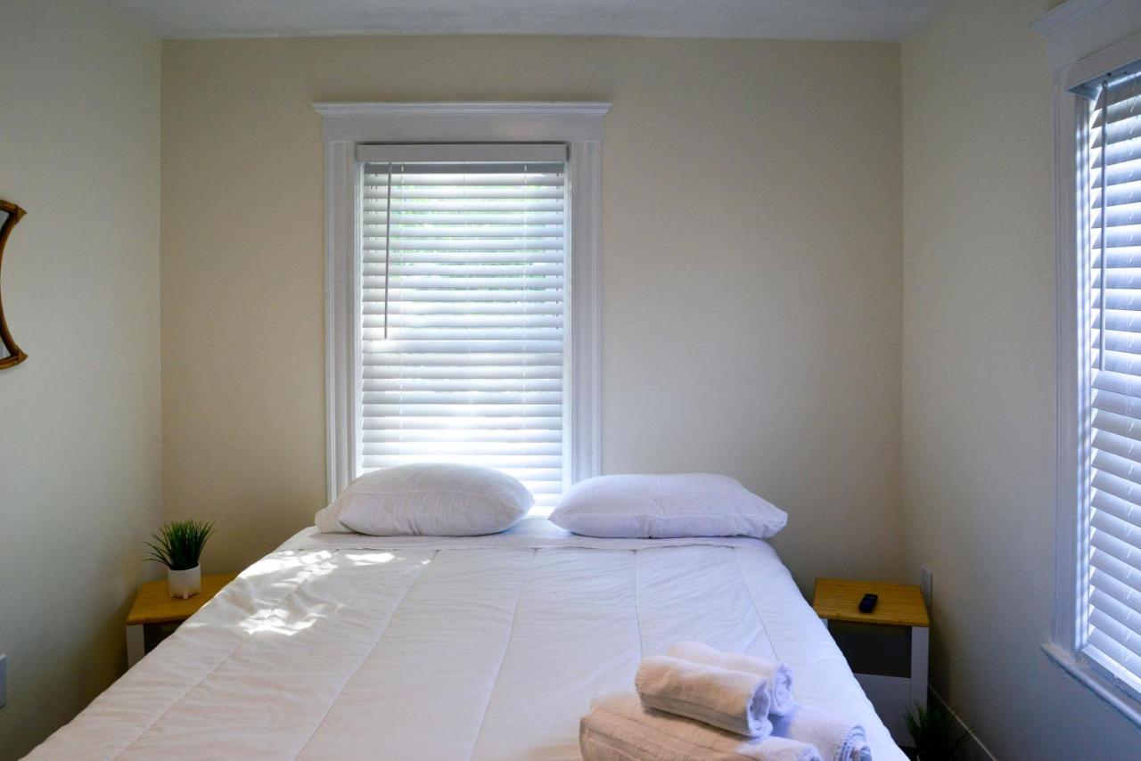 Modern Two Bedroom Condo - Boston Stoneham エクステリア 写真