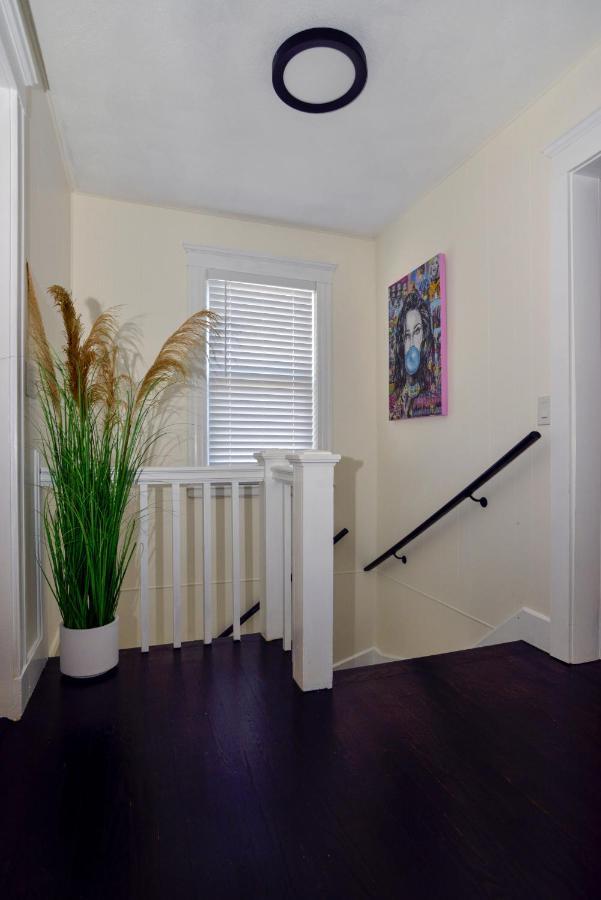 Modern Two Bedroom Condo - Boston Stoneham エクステリア 写真