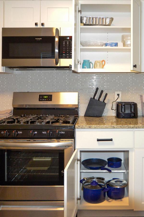 Modern Two Bedroom Condo - Boston Stoneham エクステリア 写真